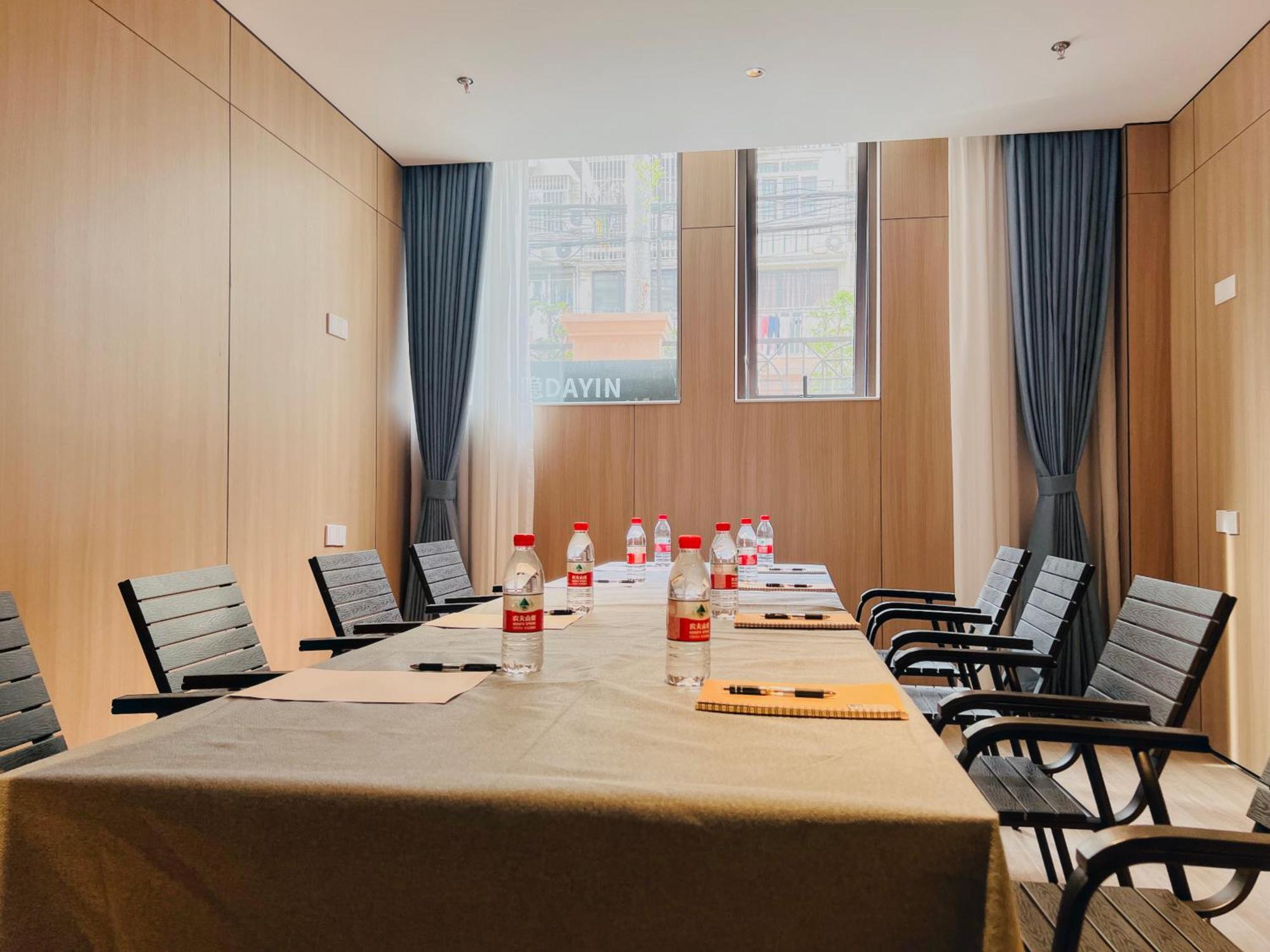Dayin Garden Hotel -Near People'S Square & Nanjing Road-Large Social Area -Bar -Cafe -Gym -Free Laundry Luggage Storage -24H Front Desk-English Service 上海市 エクステリア 写真